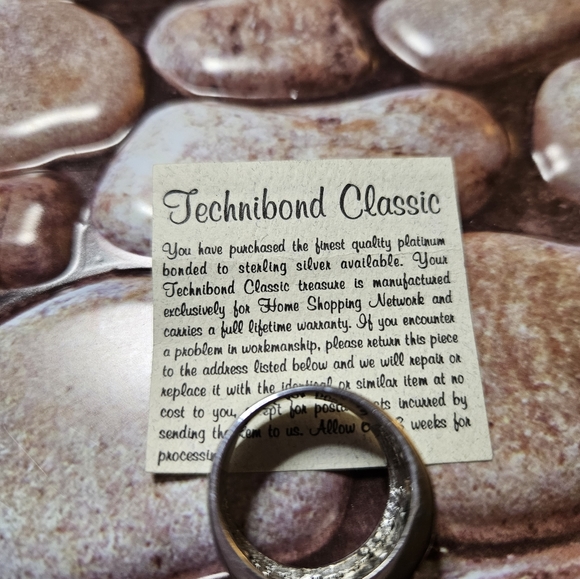 Green Quartz (.9tcw) Platinum Technibond Size 7 Ring with Warranty - Picture 4 of 13